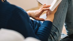 If you prefer spending the evening reading instead of going to a bar, psychology says you have these characteristics