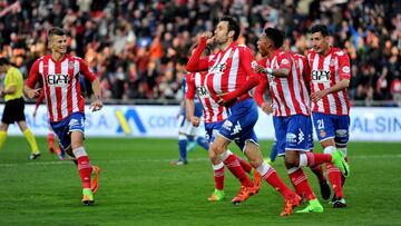 Los jugadores del Girona celebran un gol.