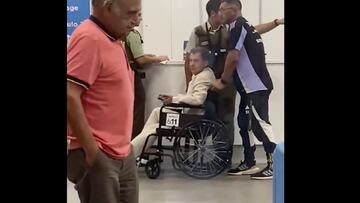 ¡En silla de ruedas!: así llegó Aníbal Mosa a constatar lesiones tras sufrir agresión