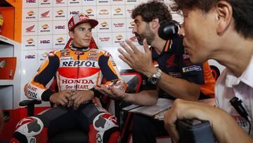 M&aacute;rquez en su box.