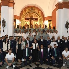 El Betis realiza su tradicional ofrenda floral en Tomares