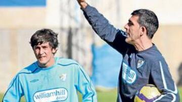 <b>SIGUE SIENDO EL JEFE. </b>Juan Ramón Muñiz, en la sesión de ayer en el Anexo con Forestieri a su lado.