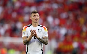 Toni Kroos se lamenta tras finalizar el partido.