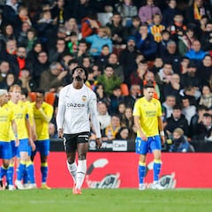 El Cádiz reparte carbón en Mestalla