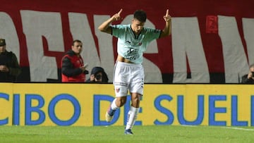 Leguizam&oacute;n celebra el gol anotado con Col&oacute;n ante San Lorenzo.