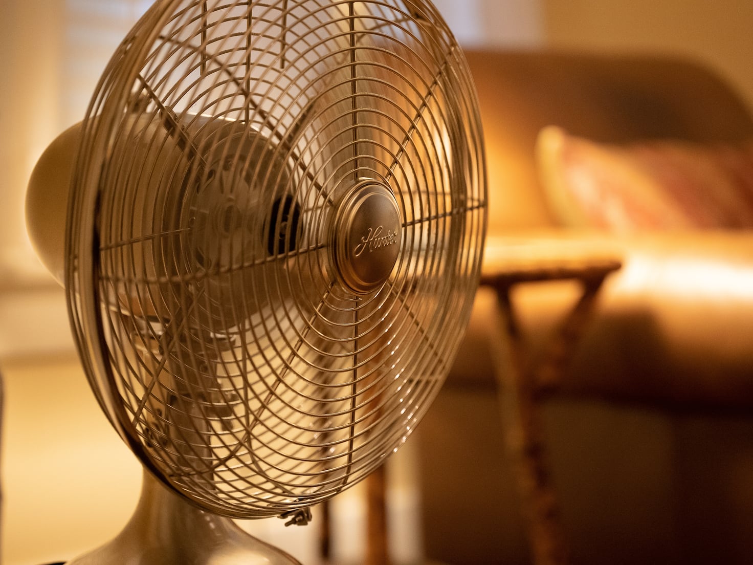 ¿Qué gasta más, el ventilador de techo, el de pie o el aire acondicionado? 9 Merca2.es Ventilador de pie portátil: una opción económica pero limitada