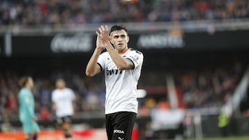 El ariete del Valencia tuvo una fractura en el quinto metatarsiano de su pie izquierdo, lesión producida ante el Betis a finales de febrero. El tiempo de recuperación rondaba las seis semanas. El uruguayo ya se encuentra en perfectas condiciones y será otro de los grandes 'fichajes' de esta recta final.