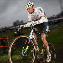 La París-Roubaix hace oficial la participación de Van der Poel