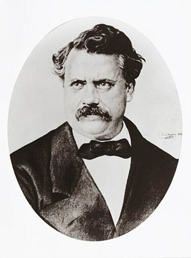Louis Vuitton (1821-1892) fue un empresario y diseñador francés, fundador de la marca de artículos de cuero Louis Vuitton, hoy propiedad de LVMH. Entre sus antecedentes, había sido designado como proveedor de maletas y equipaje de la emperatriz Eugenia de Montijo, esposa de Napoleón III. En 1888, presenta el diseño Damier Canvas, donde aparece por primera vez la leyenda marque L. Vuitton déposée («L. Vuitton, marca registrada»).