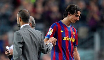 El tiempo de Zlatan en el Barcelona terminó por ser poco satisfactoria. De acuerdo a Ibra, mucho de ello se debió a Pep Guardiola, quien daba preferencia a otros jugadores sobre él sin motivo alguno. Por ello, llegó a llamar al técnico español "cobarde sin huevos", amenazándolo incluso de noquearlo.