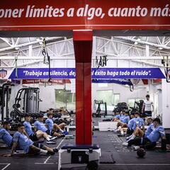 Uruguay realiza su primera práctica en la casa del Junior