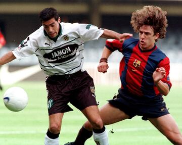 Antes de su debut, Puyol pasó por las categorías inferiores culés. El catalán llegó desde al cadete del Barcelona desde La Pobla del Segur y ascendió hasta el primer equipo al que llegó en 1999. 