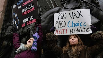 Los casos de COVID-19 causados por la variante ómicron continúan aumentando en Estados Unidos. ¿Es más peligrosa para los no vacunados? Aquí los detalles.