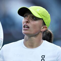 Iga Swiatek explains her on-court behavior at Indian Wells and recent frustrations: “I walk my own path”