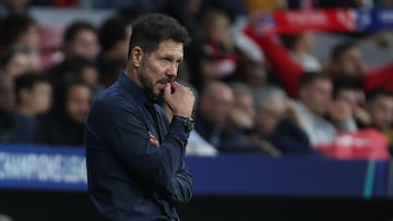MADRID, 23/10/2024.- El entrenador argentino del Atlético, Diego Simeone, durante el partido de la Liga de Campeones que Atlético de Madrid y Lille han disputado este miércoles en el estadio Metropolitano. EFE/Kiko Huesca