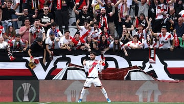 Soccer Football - UEFA Conference League - Quarter Final - First Leg - Rayo Vallecano v AEK Athens - Campo de Futbol de Vallecas, Madrid, Spain - April 9, 2026 Rayo Vallecano's Unai Lopez celebrates scoring their second goal with fans REUTERS/Gonzalo Fuentes