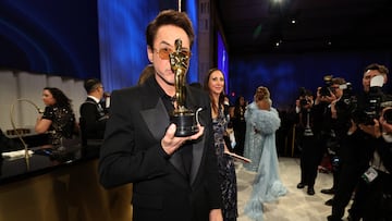 Robert Downey Jr. poses with the Oscar for Best Supporting Actor for "Oppenheimer" at the Governors Ball following the Oscars show at the 96th Academy Awards in Hollywood, Los Angeles, California, U.S., March 10, 2024. REUTERS/Mario Anzuoni