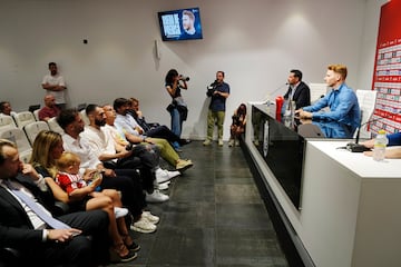 08-07 Presentacion del nuevo entrenador del Granada CF, Guillermo Abascal. 