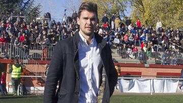 V&iacute;ctor Cea, entrenador del Uni&oacute;n Adarve, en el Vicente del Bosque.