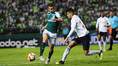 Nicol&aacute;s Benedetti con la posesi&oacute;n del bal&oacute;n en el partido entre Deportivo Cali y Liga de Quito por la vuelta de los octavos de final de Copa Sudamericana