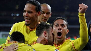 Jugadores del Liverpool celebran uno de los goles contra el Arsenal.