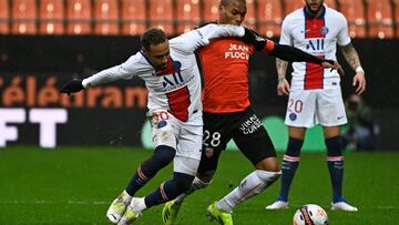 Paris Saint-Germain&#039;s Brazilian forward Neymar (L) fights for the ball with Lorient&#039;s French forward Armand Lauriente (C) during the French L1 football match between FC Lorient and Paris Saint-Germain at the Stade Yves-Allainmat stadium, in Lori