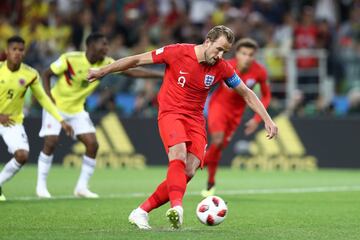 0-1. Harry Kane marcó de penalti el primer gol.