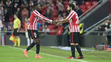 Villalibre en el momento del cambio con I&ntilde;aki Williams. 