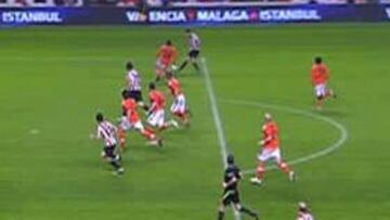 <b>BIEN. </b>Gol anulado a Susaeta por fuera de juego.