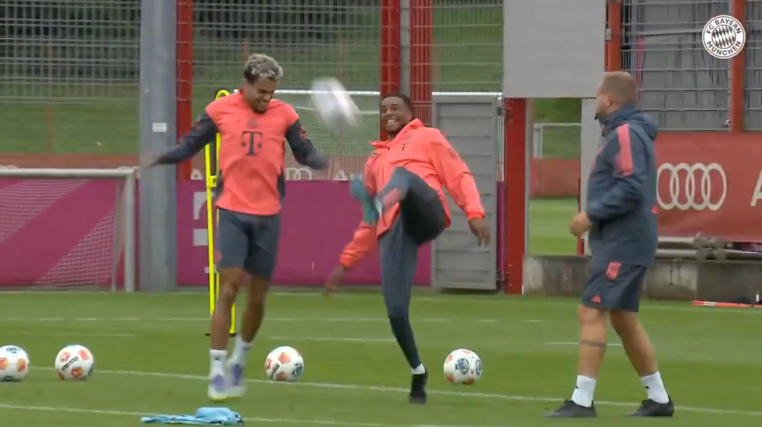 Olise y Díaz ya son panas: Así disfrutan sus entrenamientos