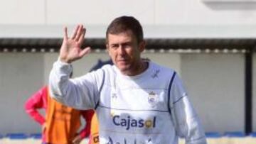 <b>UNIDAD. </b>Lucas Alcaraz confía en su equipo para salir del descenso.