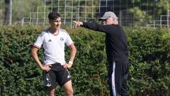 Nieto de Carlos Caszely da su paso más importante en Colo Colo: “Su abuelo siempre lo ha apoyado de forma anónima”