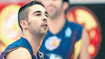 <b>INQUIETO. </b>Una concentración difícil para Navarro.