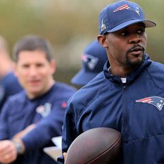 Brian Flores, un hondureño en los New England Patriots