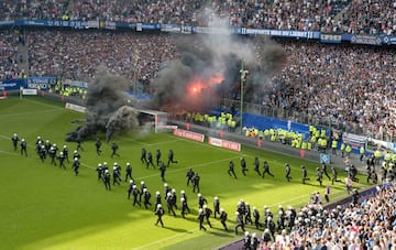 Así fueron los disturbios por el descenso del Hamburgo