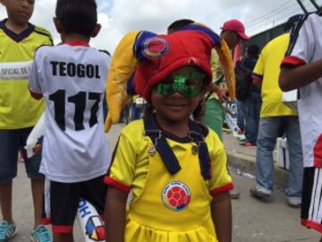 En la afueras del Metro ya se vive la fiesta de la Selección