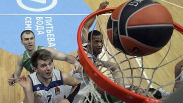 Luka Doncic y Anthony Randolph.