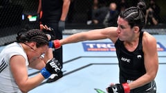 Marina Rodr&iacute;guez golepa a Michelle Waterson durante el UFC Las Vegas 26.