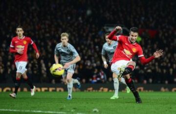 3-1. Manchester United-Burnley. Van Persie anotó el tercer tanto desde los once metros.