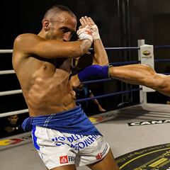 Viñuelas rozó la gloria con una mano rota en Lethwei