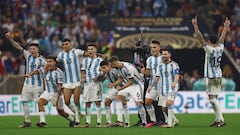 Soccer Football - FIFA World Cup Qatar 2022 - Final - Argentina v France - Lusail Stadium, Lusail, Qatar - December 18, 2022 Argentina's Lionel Messi and teammates react during the penalty shootout REUTERS/Kai Pfaffenbach