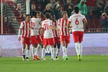 1-1. Verza celebró con sus compañeros el gol del empate conseguido de penalti.