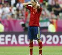 España, brava como Iniesta, sólo añora un gol de Torres