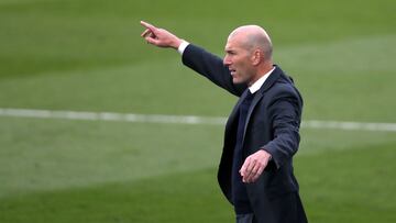 Soccer Football - La Liga Santander - Real Madrid v Villarreal - Estadio Alfredo Di Stefano, Madrid, Spain - May 22, 2021 Real Madrid coach Zinedine Zidane REUTERS/Susana Vera