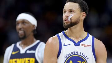 DENVER, COLORADO - NOVEMBER 08: Stephen Curry #30 of the Golden State Warriors watches as Reggie Jackson of the Denver Nuggets sinks a free throw in the final seconds of the fourth quarter at Ball Arena on November 08, 2023 in Denver, Colorado. NOTE TO USER: User expressly acknowledges and agrees that, by downloading and or using this photograph, User is consenting to the terms and conditions of the Getty Images License Agreement.   Matthew Stockman/Getty Images/AFP (Photo by MATTHEW STOCKMAN / GETTY IMAGES NORTH AMERICA / Getty Images via AFP)