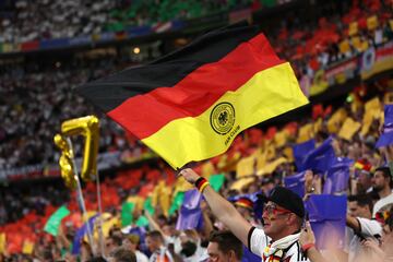 Aficionados de la selección de Alemania en el Alliance Arena.