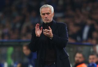 Mourinho no da pie con bola