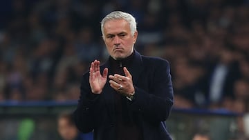 Mourinho no da pie con bola