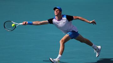 MIAMI GARDENS, FLORIDA - MARCH 26: Jannik Sinner of Italy returns a shot against Christopher O'Connell of Australia during their match on day 11 of the Miami Open at Hard Rock Stadium on March 26, 2024 in Miami Gardens, Florida.   Al Bello/Getty Images/AFP (Photo by AL BELLO / GETTY IMAGES NORTH AMERICA / Getty Images via AFP)