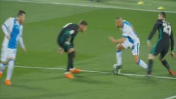 El Zhar cae en el &aacute;rea derribado por Kovacic.